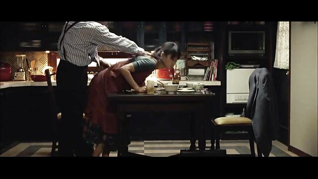 मादा जननांग अंगों रसोई घर में यौन संबंध बीएफ सेक्सी वीडियो में फुल एचडी के लिए लड़की को मनाने के लिए सख्ती से है